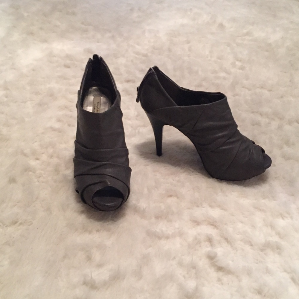 Simply Vera Vera Wang Platform Open toe booties